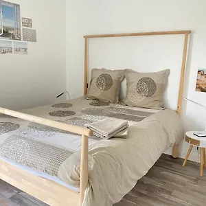 Apartment Des 3 Iles, En Plein Centre-ville, A 5 Min Des Plages, 3 Neufs, Étables